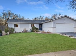 40 Briarwood Cir, Crystal Lake, IL 60014
