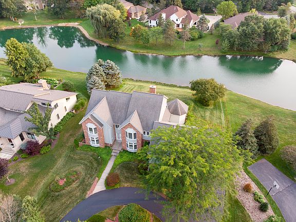 Pond, neighborhood