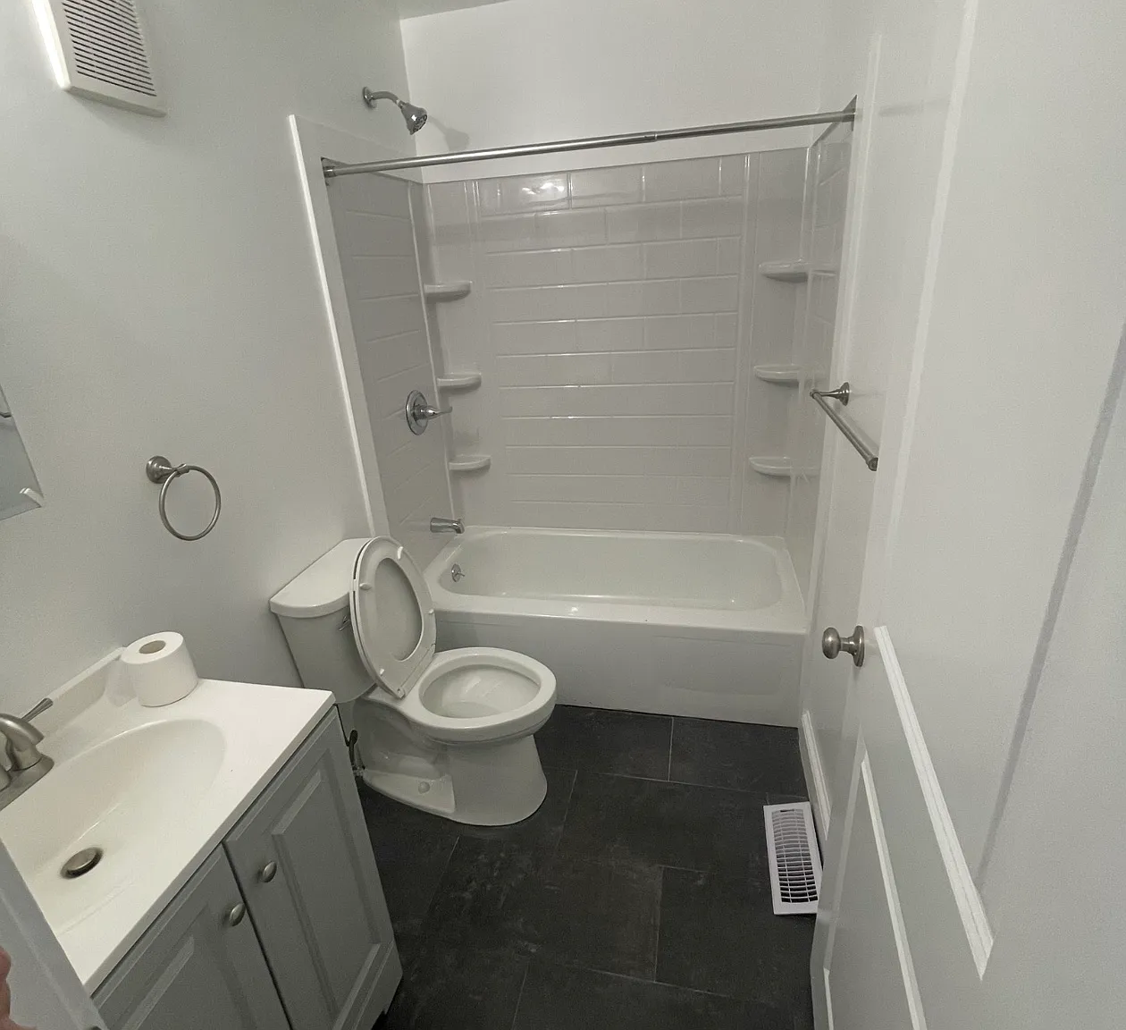 2 bed, 800 sqft, $2,050 — Photo 2