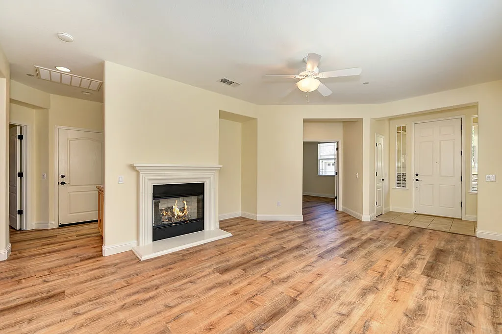 1433 Cypress Ln — Photo 4