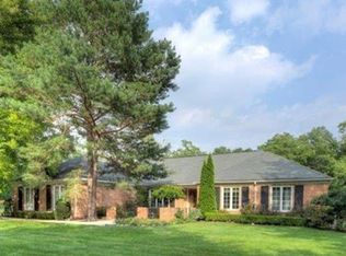 5776 Hunters Gate Dr, Troy, MI 48098