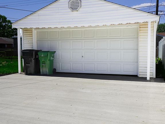5th image of 8076 Winona Ave