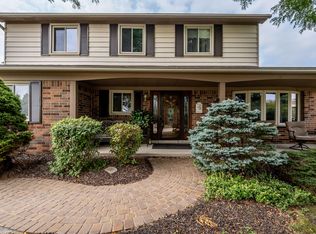 4725 Heatherbrook Dr, Troy, MI 48098