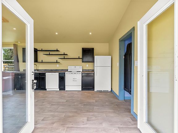 5th image of 211 Captain Kidd Ln
