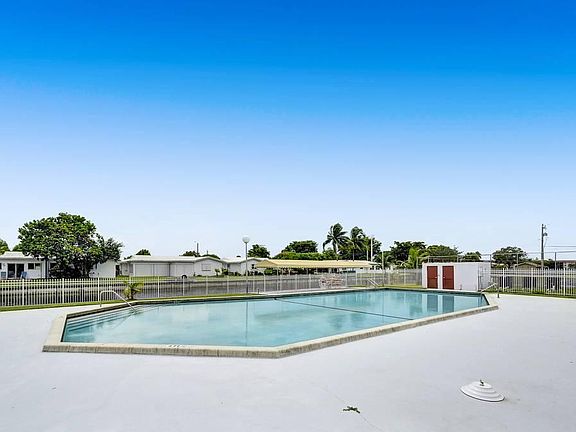 5th image of 8105 NW 61st St APT A207