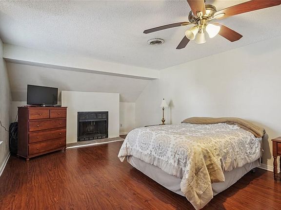 3rd image of 1500 W Esplanade Ave APT 38B