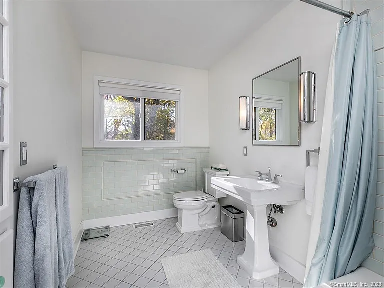 321 W Shore Rd — Photo 19