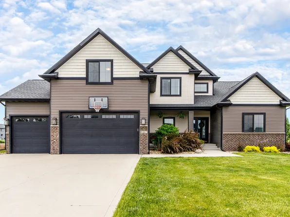 5467 Windrose Ln, Ames, IA 50014