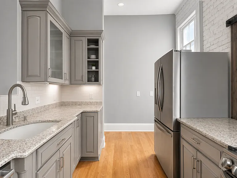 124 W Bank St #A — Photo 3