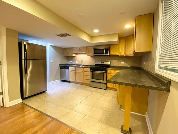 2nd image of 3657 N Janssen Ave #Ge