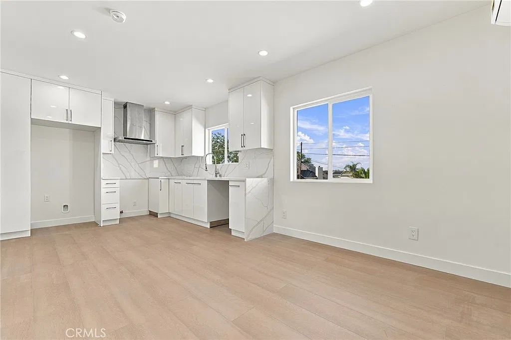 1 bed, 390 sqft, $2,200 — Photo 4