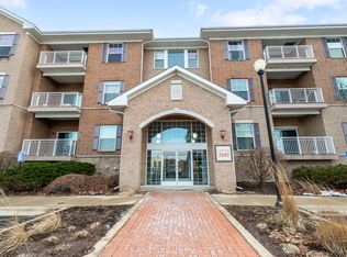 2692 Stone Cir Unit 209, Geneva, IL