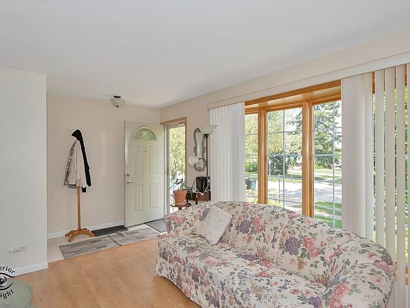 4th image of 15318 James Dr