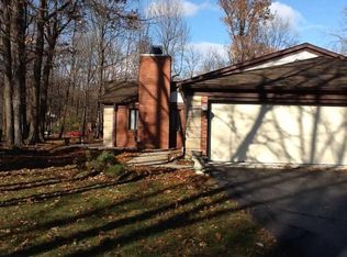 9260 Golden Woods Dr, Indianapolis, IN