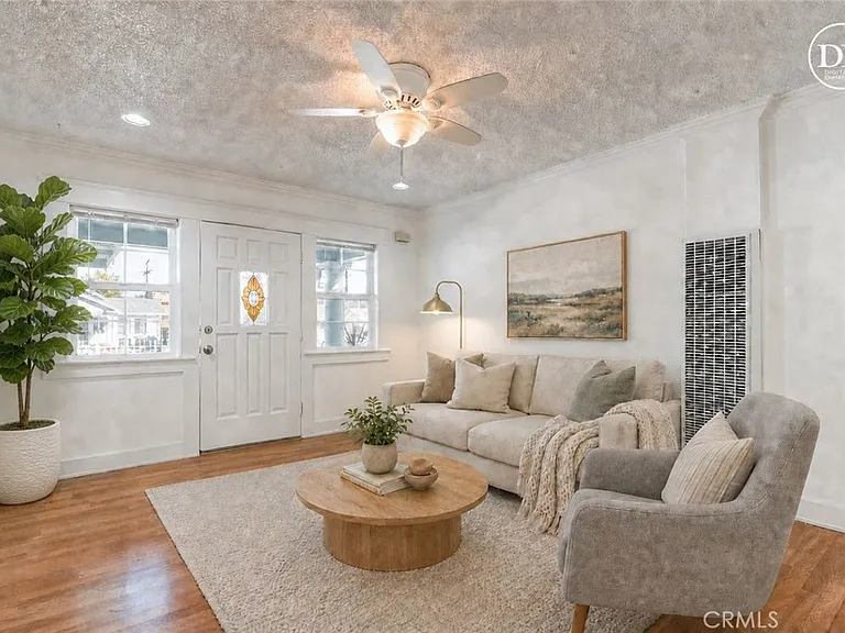1125 N Heliotrope Dr — Photo 4
