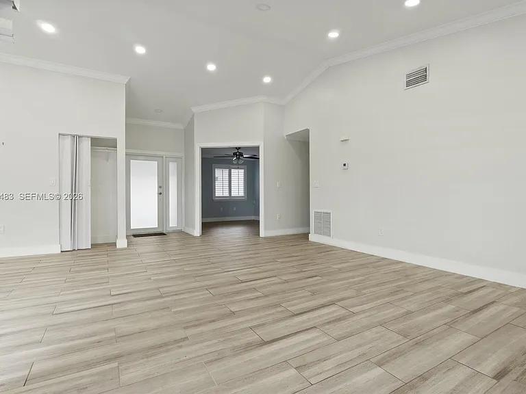 15037 Brighton Ln — Photo 6