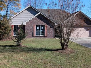 16 Cobblestone Dr, Sumrall, MS 39482