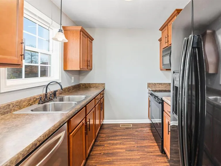 1413 Jenny Ln — Photo 13