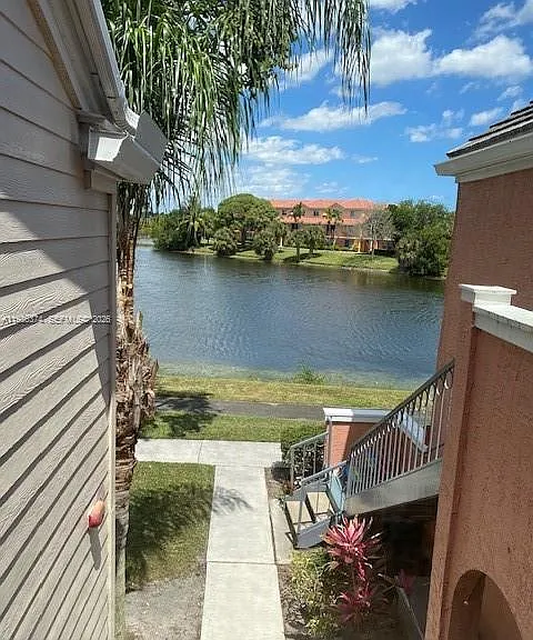 1385 Crystal Way #L — Photo 10