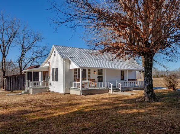 381 Busby Rd, Loretto, TN 38469