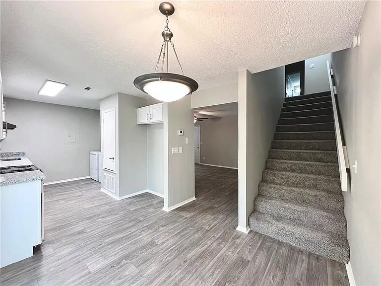 3250 N Kings Cross — Photo 6