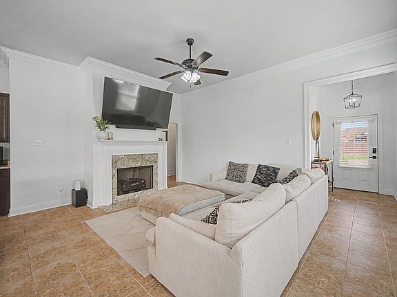 3rd image of 110 Hickory Knoll Ave