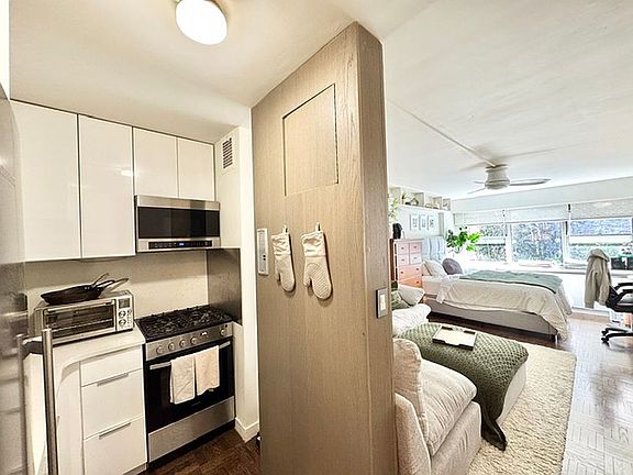 4th image of 430 W 34th St APT 2J