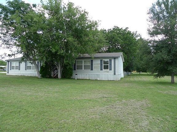 3rd image of 129 Royal Crest Cir