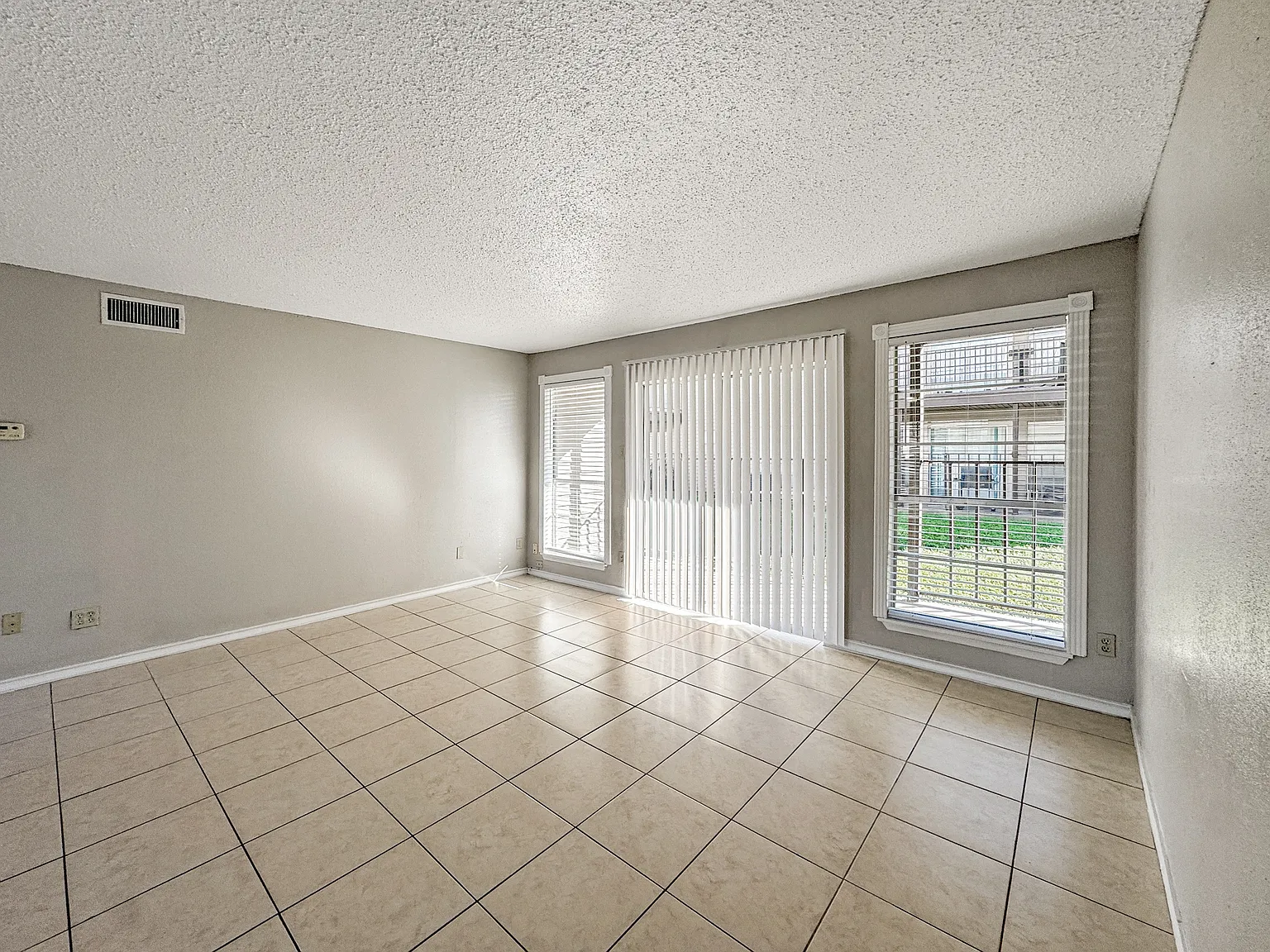 Borders Apartments — Photo 4