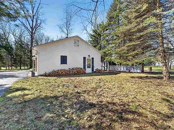 5th image of 8945 Mercer Rd