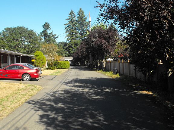 One car garage with one car parking in driveway