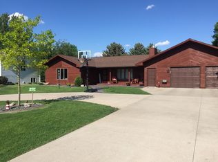 616 Maplewood Dr, Thompson, ND 58278
