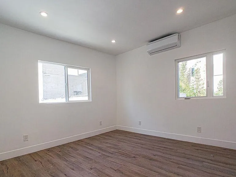 2951 Francis Ave — Photo 12