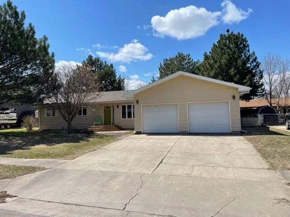 813 Plum Dr, Pierre, SD 57501