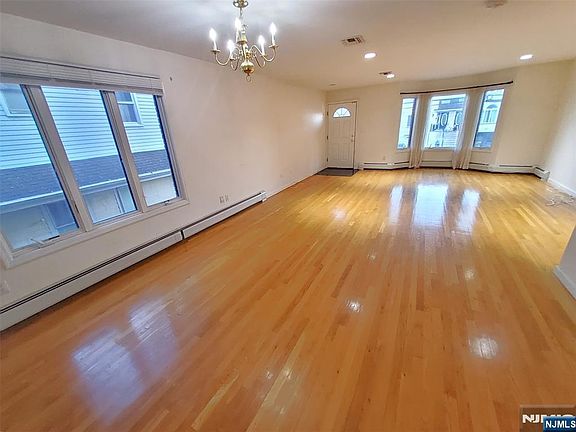 4th image of 393 Washington Ave