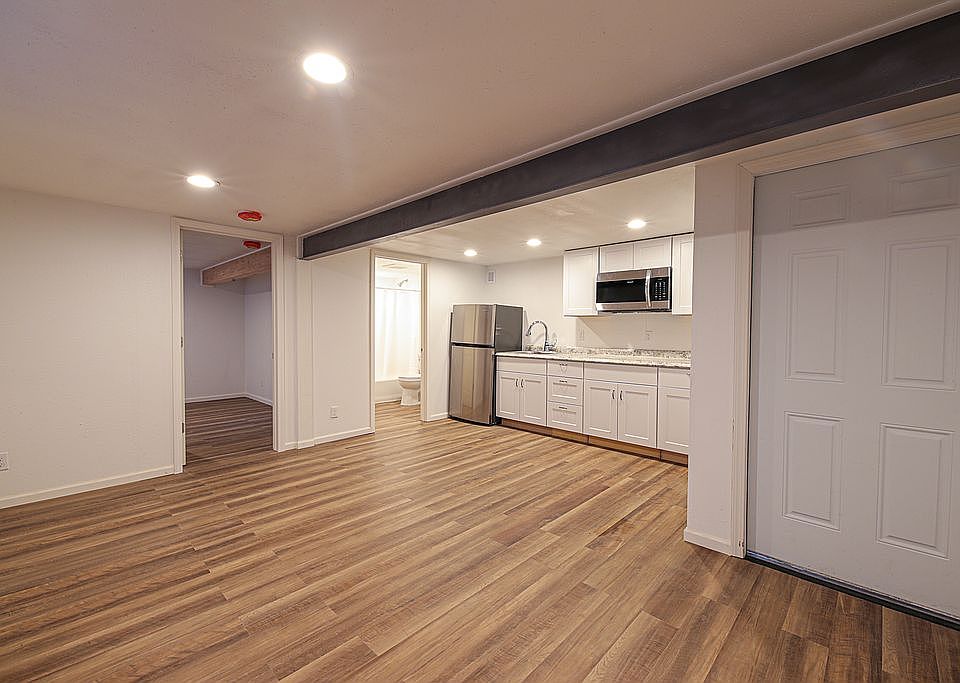9832 Basement