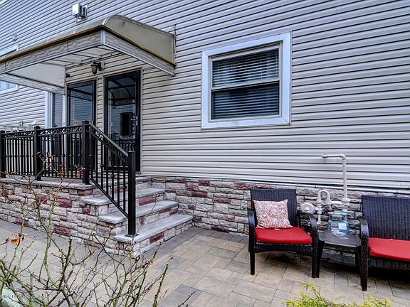 3rd image of 189 Shotwell Ave