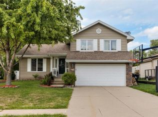 215 Southview Dr, Waukee, IA 50263