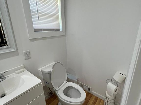 5th image of 3207 Sylvester Dr #1