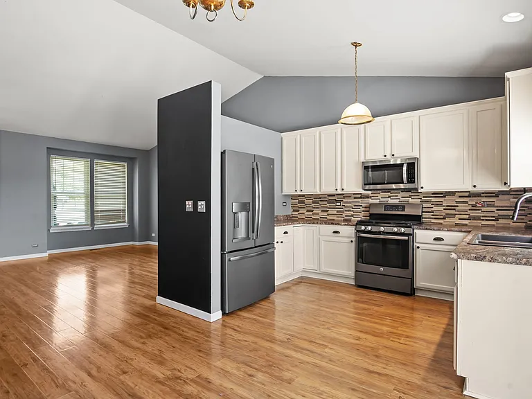 776 Chesterfield Ln — Photo 9