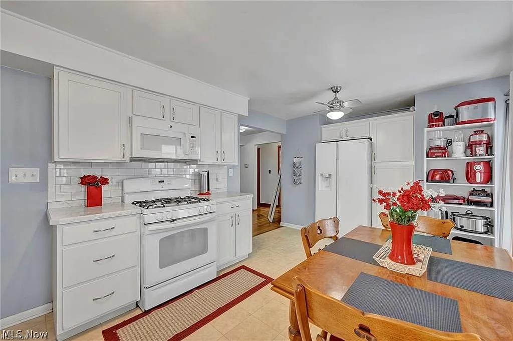 3 bed, $1,400 — Photo 2