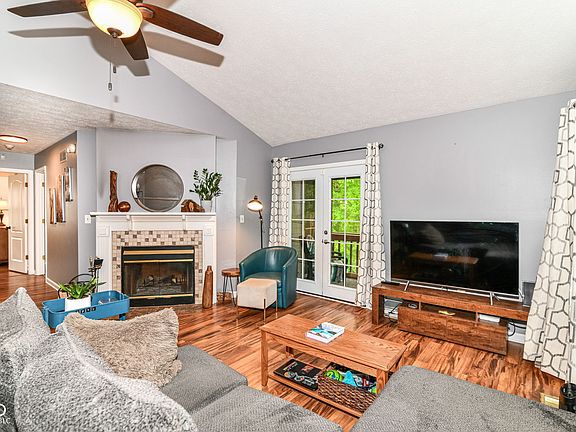 3rd image of 3348 Fox Orchard Cir