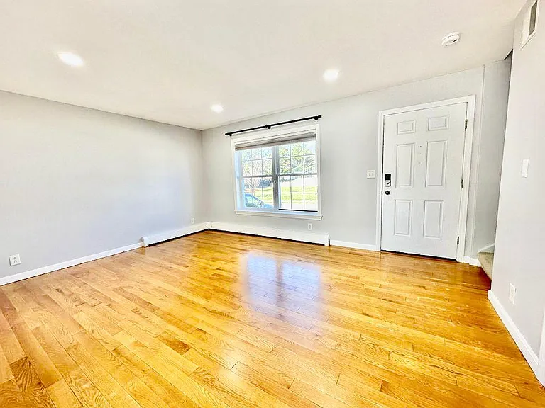 1 Earl Stokes Cir — Photo 3