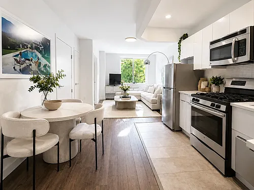 194 E 2nd St #3A Photo 1