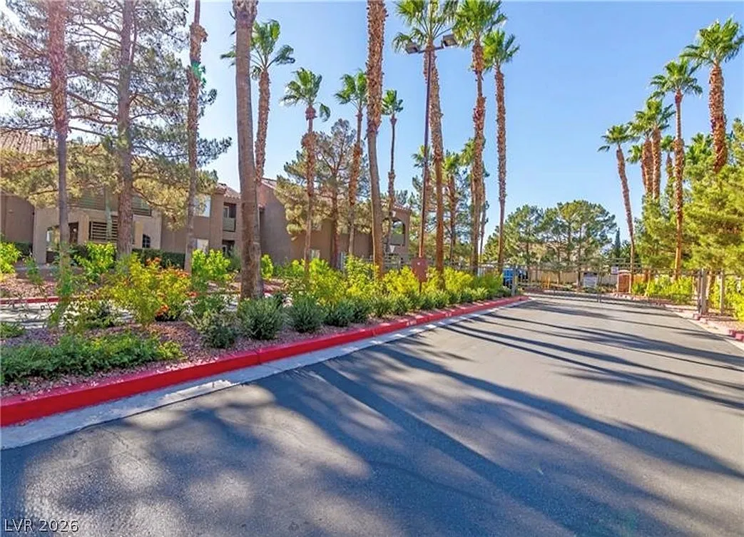 2100 Jetty Rock Dr — Photo 2