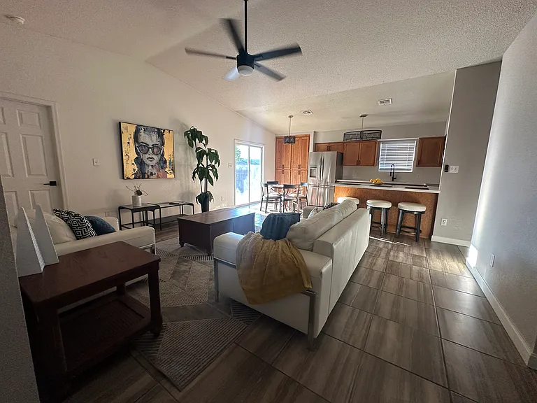 4126 S Cedar Ave — Photo 11