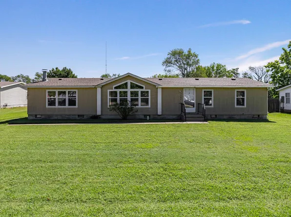 7042 Shahin Dr, Haysville, KS 67060