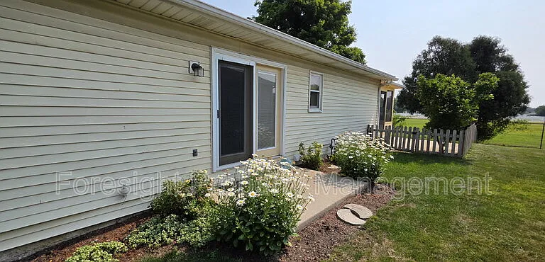 570 Executive Blvd — Photo 19