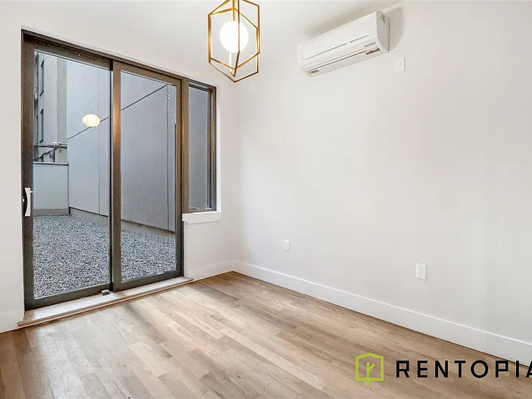 295 N 7th St #106A — Photo 5
