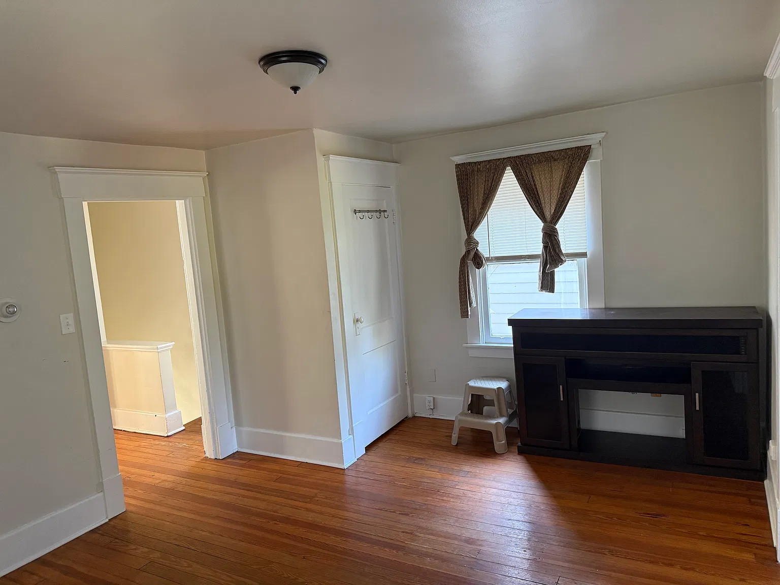1 bed, 750 sqft, $850 — Photo 3